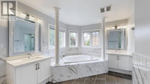 239 Vellore Woods Boulevard, Vaughan, ON - Indoor Photo Showing Bathroom