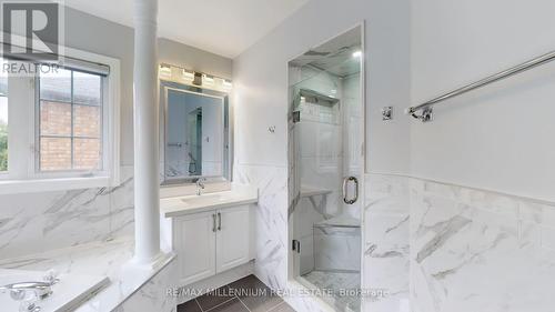 239 Vellore Woods Boulevard, Vaughan, ON - Indoor Photo Showing Bathroom