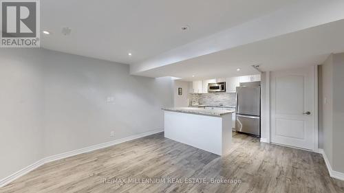 239 Vellore Woods Boulevard, Vaughan, ON - Indoor Photo Showing Kitchen