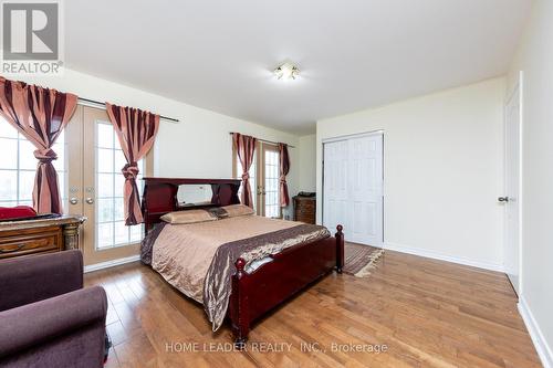 135 Spruce Avenue W, Richmond Hill, ON - Indoor Photo Showing Bedroom