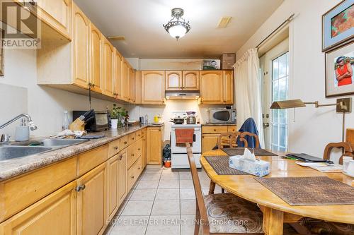 135 Spruce Avenue W, Richmond Hill (South Richvale), ON - Indoor Photo Showing Kitchen With Double Sink