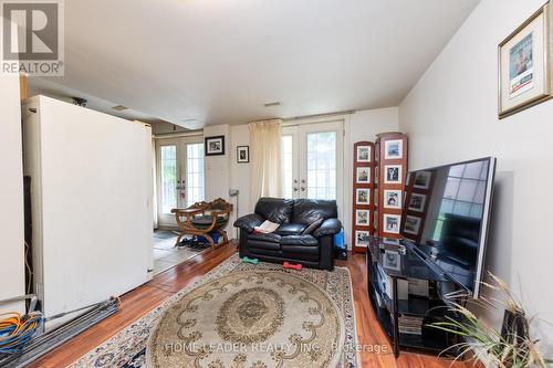 135 Spruce Avenue W, Richmond Hill (South Richvale), ON - Indoor Photo Showing Living Room