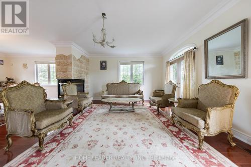 135 Spruce Avenue W, Richmond Hill, ON - Indoor Photo Showing Living Room With Fireplace