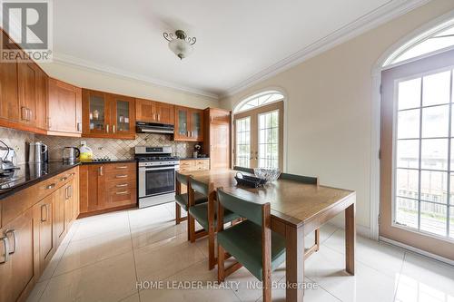 135 Spruce Avenue W, Richmond Hill, ON - Indoor Photo Showing Kitchen