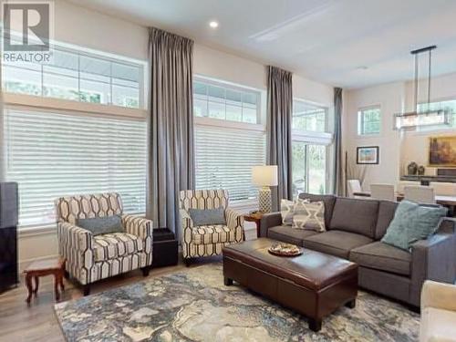 4048 Saturna Ave, Powell River, BC - Indoor Photo Showing Living Room