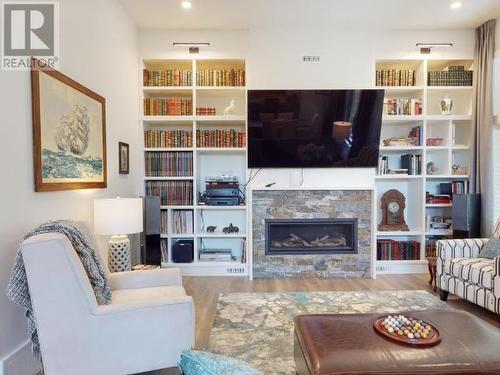 4048 Saturna Ave, Powell River, BC - Indoor Photo Showing Living Room With Fireplace