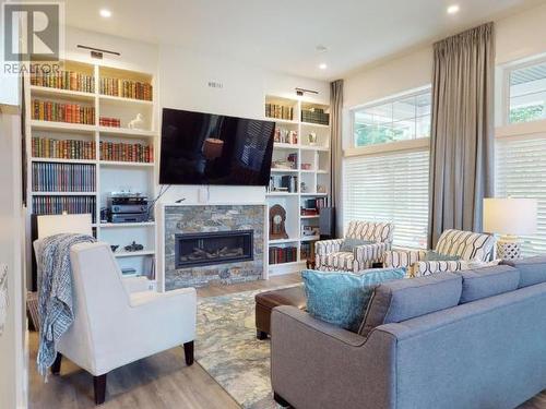 4048 Saturna Ave, Powell River, BC - Indoor Photo Showing Living Room With Fireplace