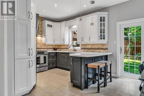 61 Chaplin Crescent, Halton Hills (Georgetown), ON - Indoor Photo Showing Kitchen With Upgraded Kitchen