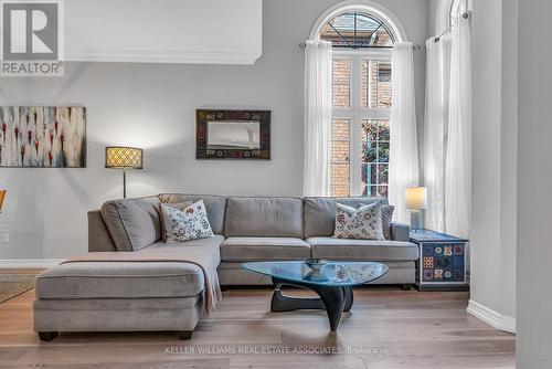 61 Chaplin Crescent, Halton Hills (Georgetown), ON - Indoor Photo Showing Living Room