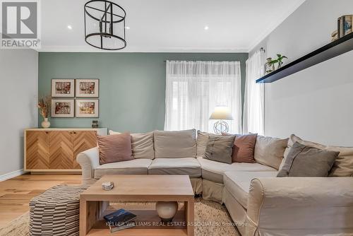 61 Chaplin Crescent, Halton Hills (Georgetown), ON - Indoor Photo Showing Living Room