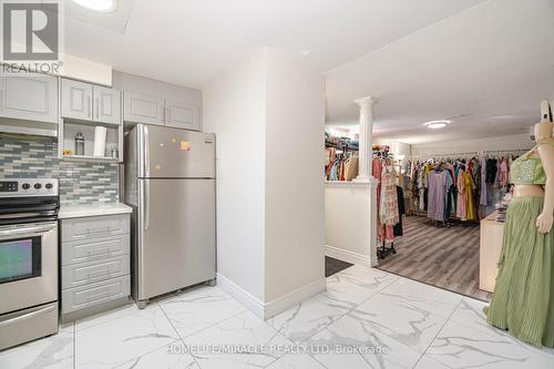 2 Ebby Avenue, Brampton (Heart Lake West), ON - Indoor Photo Showing Kitchen