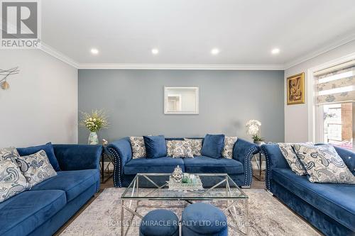 2 Ebby Avenue, Brampton, ON - Indoor Photo Showing Living Room