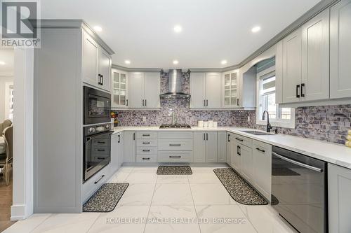 2 Ebby Avenue, Brampton, ON - Indoor Photo Showing Kitchen With Upgraded Kitchen