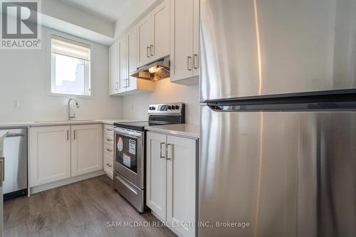 84 Kaitting Trail, Oakville, ON - Indoor Photo Showing Kitchen With Stainless Steel Kitchen