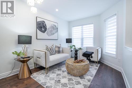 36 Frontenac Crescent, Brampton (Fletcher'S Meadow), ON - Indoor Photo Showing Living Room