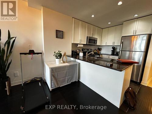 316 - 5327 Upper Middle Road, Burlington, ON - Indoor Photo Showing Kitchen With Double Sink