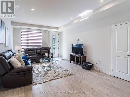 45 Knotsberry Circle, Brampton (Bram West), ON - Indoor Photo Showing Living Room