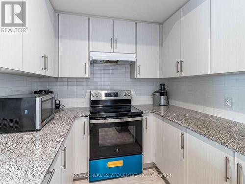 45 Knotsberry Circle, Brampton (Bram West), ON - Indoor Photo Showing Kitchen With Stainless Steel Kitchen With Upgraded Kitchen