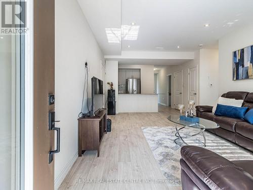 45 Knotsberry Circle, Brampton, ON - Indoor Photo Showing Living Room