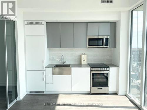 905 - 270 Dufferin Street, Toronto (South Parkdale), ON - Indoor Photo Showing Kitchen