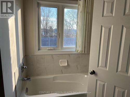 7512 Marpin Court, Niagara Falls, ON - Indoor Photo Showing Bathroom