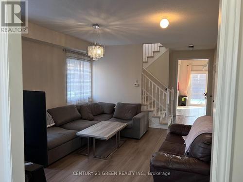 7512 Marpin Court, Niagara Falls, ON - Indoor Photo Showing Living Room