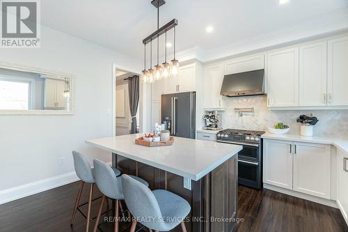 74 Donnan Drive, New Tecumseth, ON - Indoor Photo Showing Kitchen With Upgraded Kitchen