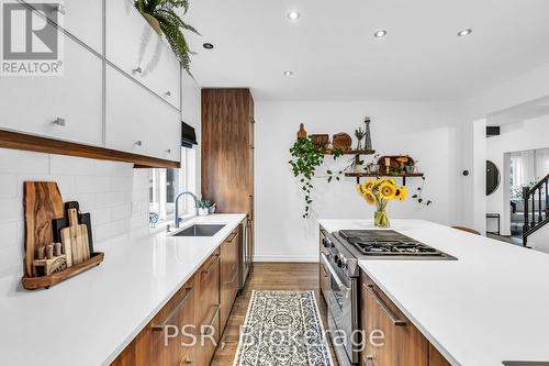 13 Mulberry Court, Barrie, ON - Indoor Photo Showing Kitchen