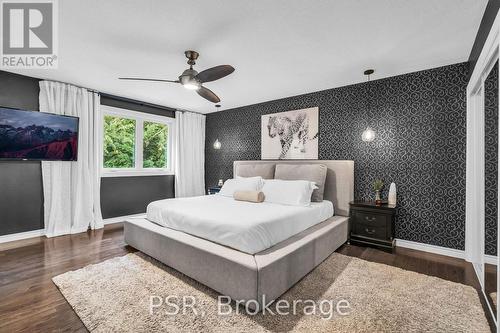 13 Mulberry Court, Barrie (Innis-Shore), ON - Indoor Photo Showing Bedroom