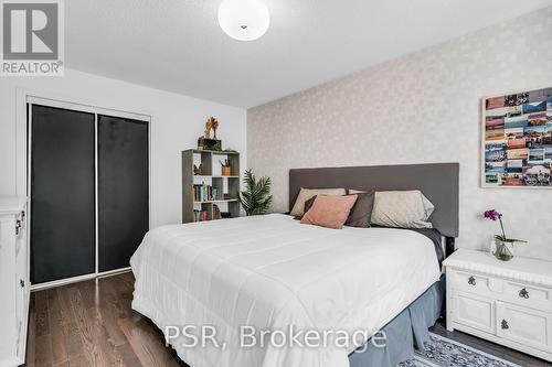 13 Mulberry Court, Barrie, ON - Indoor Photo Showing Bedroom