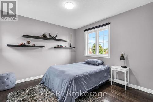 13 Mulberry Court, Barrie (Innis-Shore), ON - Indoor Photo Showing Bedroom