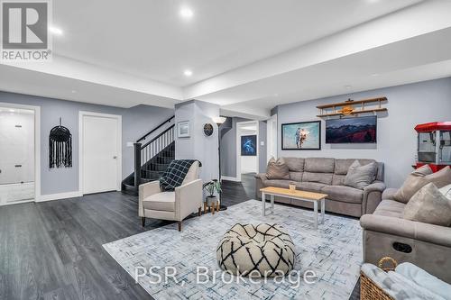 13 Mulberry Court, Barrie, ON - Indoor Photo Showing Living Room