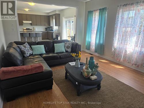 220 Warden Street, Clearview (Stayner), ON - Indoor Photo Showing Living Room