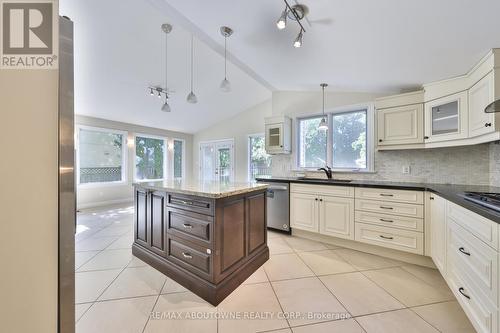 240 Tweedsdale Crescent, Oakville (Bronte East), ON - Indoor Photo Showing Kitchen With Upgraded Kitchen