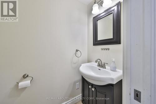 240 Tweedsdale Crescent, Oakville, ON - Indoor Photo Showing Bathroom