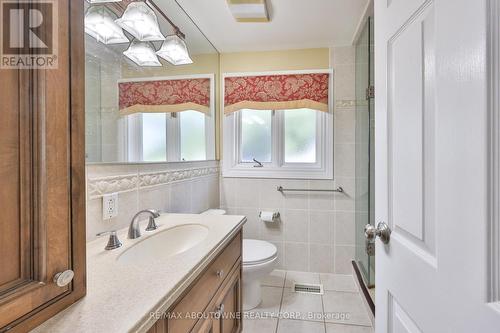 240 Tweedsdale Crescent, Oakville, ON - Indoor Photo Showing Bathroom