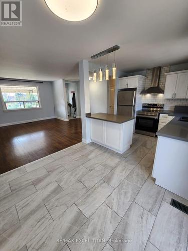 Upper - 17 Wickford Drive, Toronto (Maple Leaf), ON - Indoor Photo Showing Kitchen