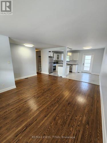 Upper - 17 Wickford Drive, Toronto (Maple Leaf), ON - Indoor Photo Showing Living Room