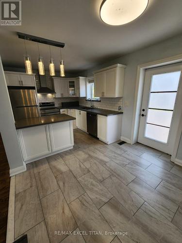 Upper - 17 Wickford Drive, Toronto (Maple Leaf), ON - Indoor Photo Showing Kitchen