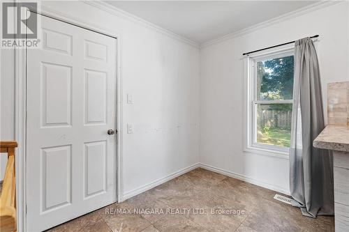 6525 O'Neil Street, Niagara Falls, ON - Indoor Photo Showing Other Room