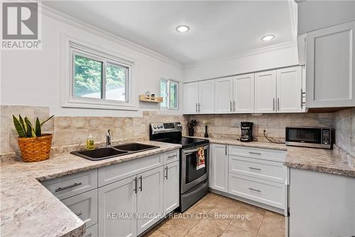 6525 O'Neil Street, Niagara Falls, ON - Indoor Photo Showing Kitchen With Double Sink