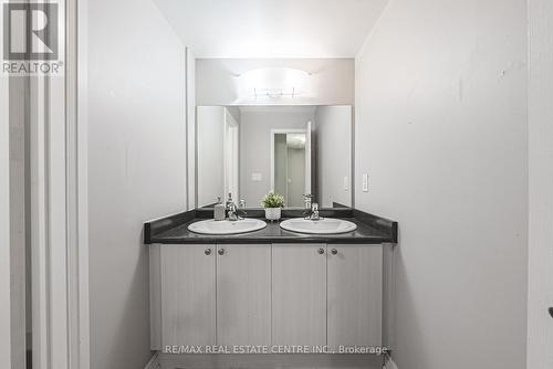 17 - 350 Fisher Mills Road, Cambridge, ON - Indoor Photo Showing Bathroom