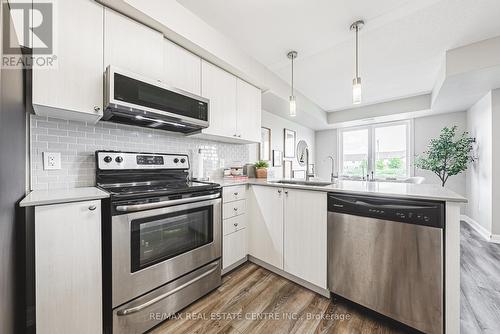 17 - 350 Fisher Mills Road, Cambridge, ON - Indoor Photo Showing Kitchen With Stainless Steel Kitchen With Upgraded Kitchen