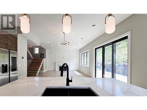 455 Vision Court, Kelowna, BC - Indoor Photo Showing Kitchen