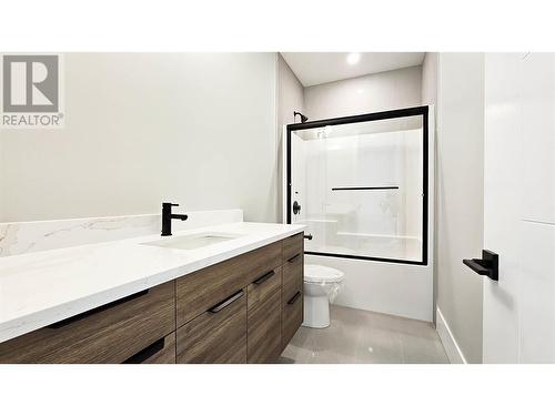 455 Vision Court, Kelowna, BC - Indoor Photo Showing Bathroom