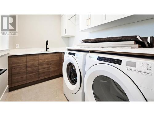 455 Vision Court, Kelowna, BC - Indoor Photo Showing Laundry Room