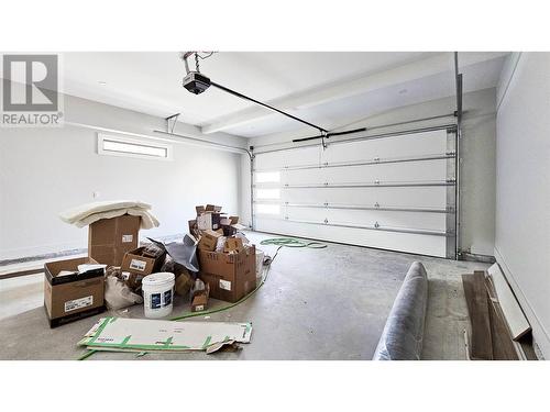 455 Vision Court, Kelowna, BC - Indoor Photo Showing Garage