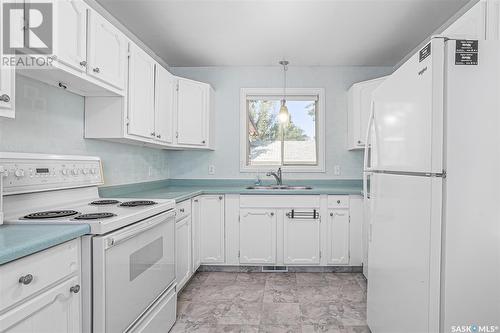 45 Moncton Place, Saskatoon, SK - Indoor Photo Showing Kitchen With Double Sink