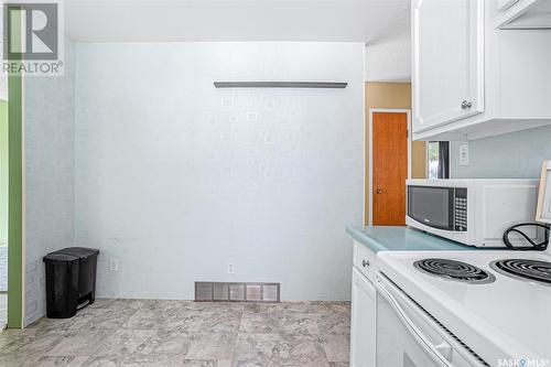 45 Moncton Place, Saskatoon, SK - Indoor Photo Showing Kitchen