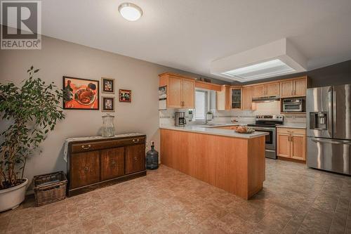 373 Rio Drive S, Kelowna, BC - Indoor Photo Showing Kitchen